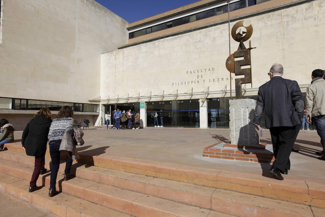La Facultad de Filosofía se llena de motivos cervantinos