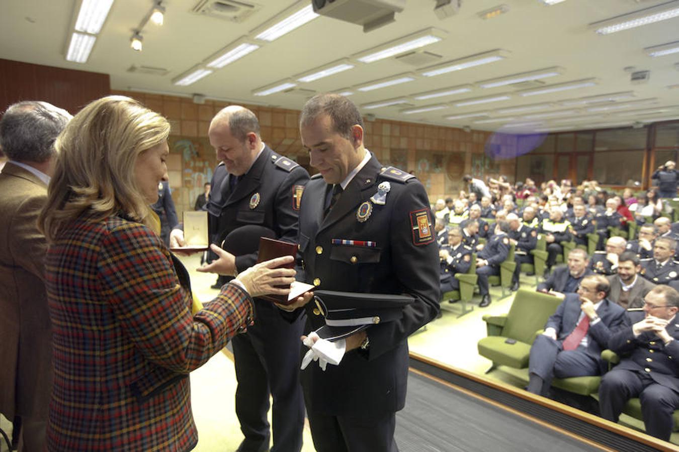 Entregan medallas de plata y oro a 117 policías locales por sus años de servicio