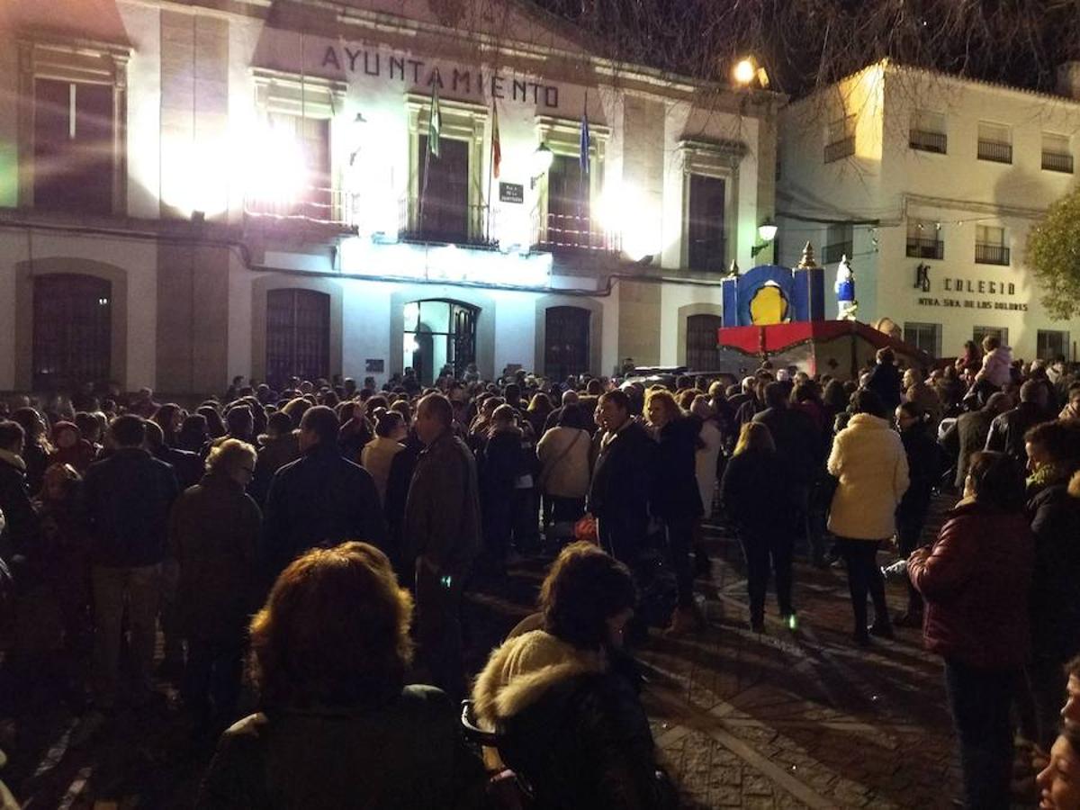 La Cabalgata de Reyes Magos llena de luz y color las calles de la localidad