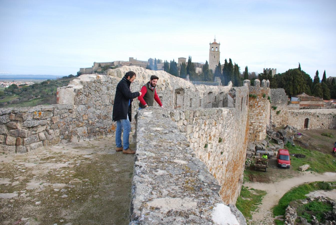 Limpieza de caminos junto a La Coria