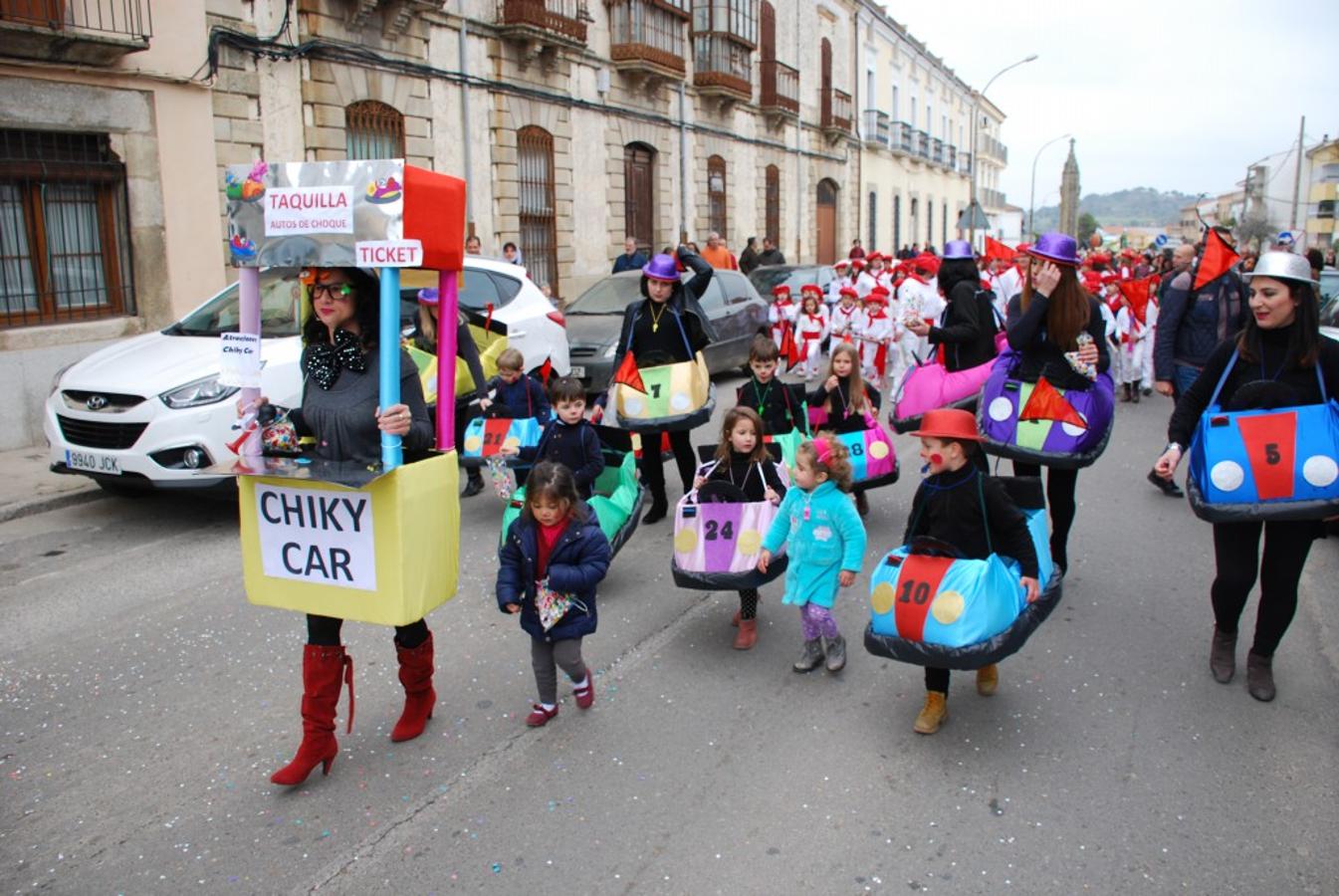 Colorido en el desfile de Carnaval de Trujillo