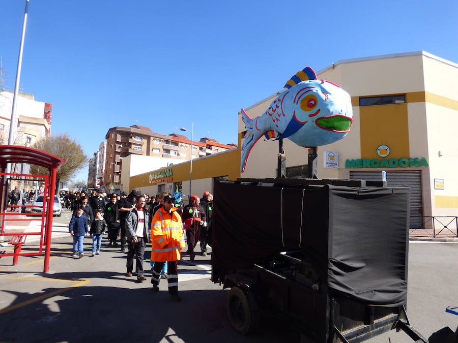 Entierro y quema de la sardina para despedir el Carnaval 2017