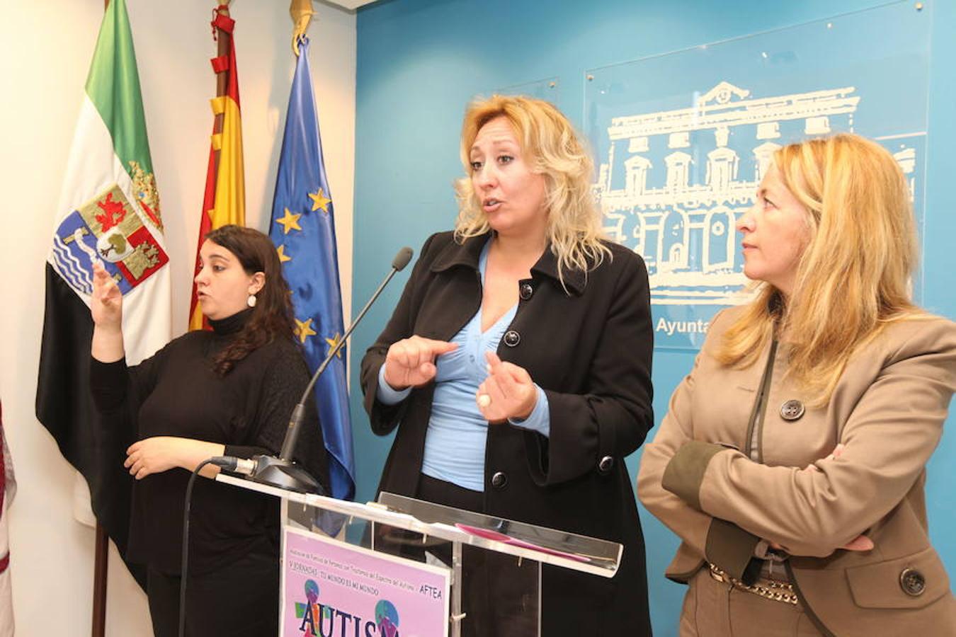 El Consistorio reconoce la labor de siete mujeres cacereñas