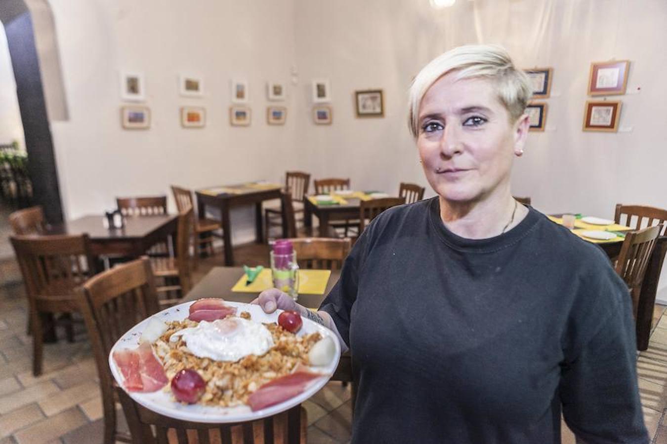 El gin tonic de bellota y las ricas migas cacereñas