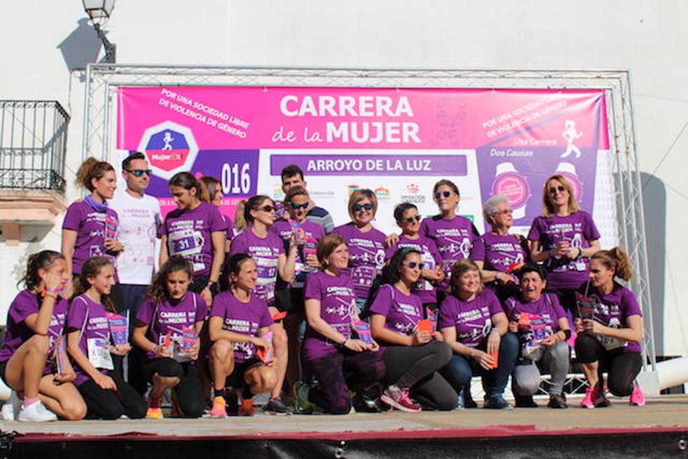 Más de 1.500 personas corren por la igualdad en la Carrera de la Mujer de Arroyo de la Luz