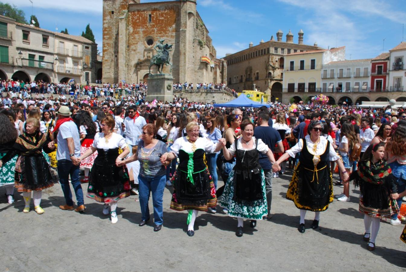 Trujillo celebra el Chíviri con inteso sol y buen ambiente (II)