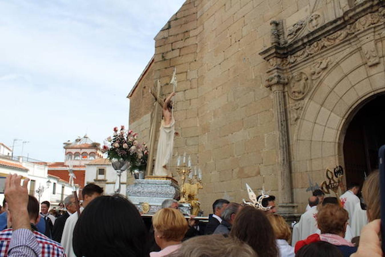 La procesión del Santo Encuentro reúne a centenares de personas en la calle Parras