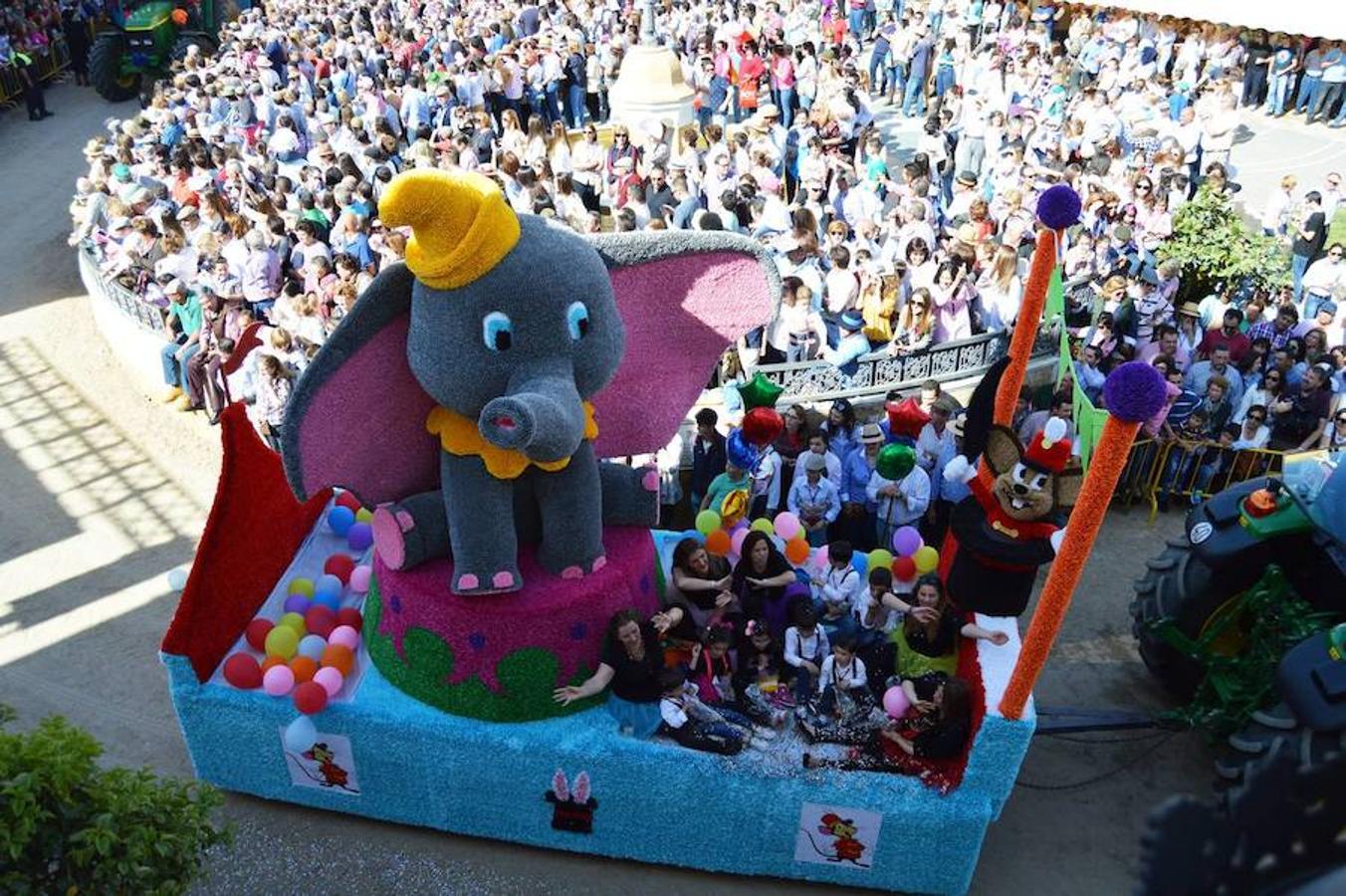 'Dumbo' se lleva el primer premio del concurso de carrozas de la romería de Piedraescrita