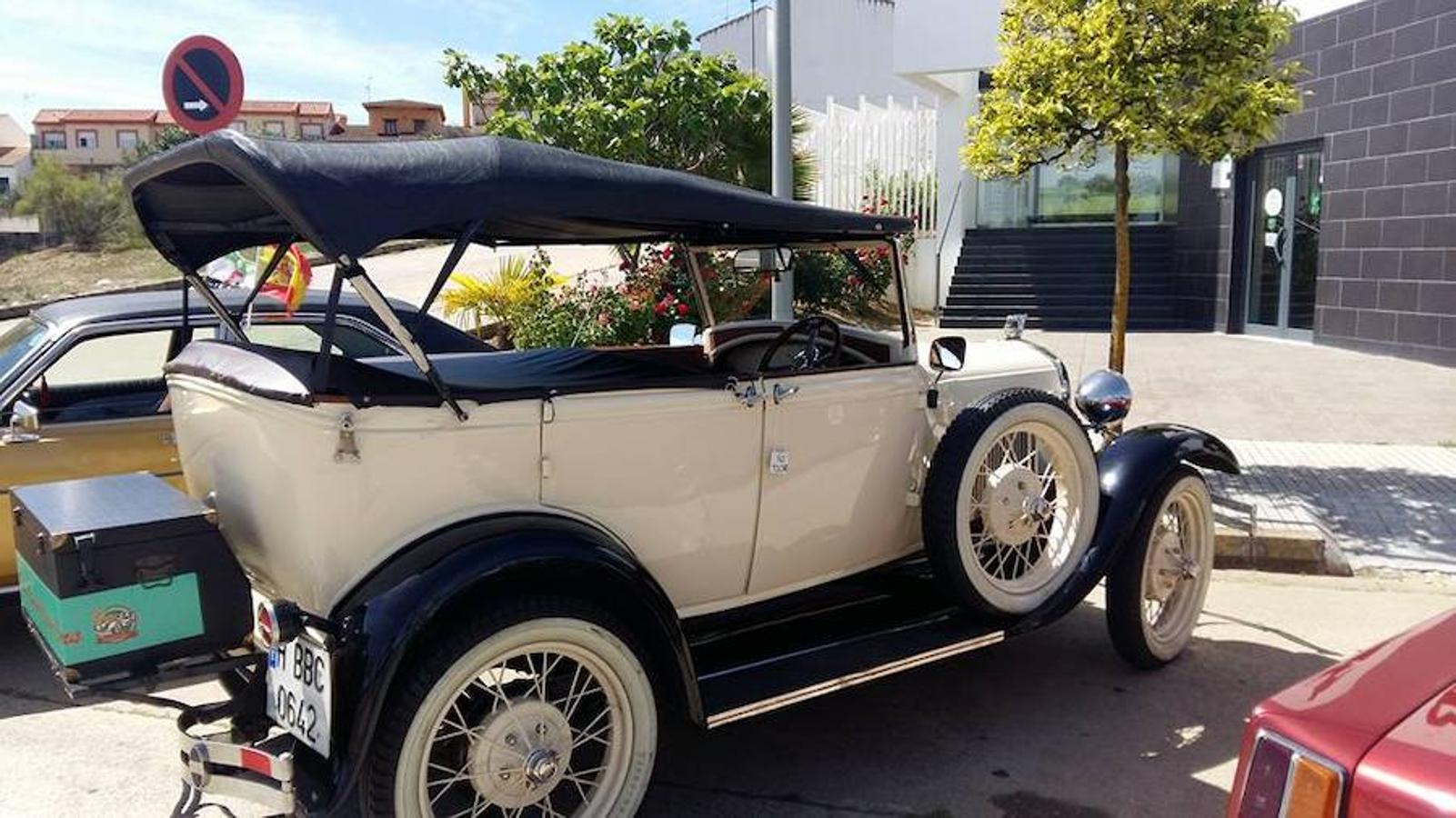 La II Trans España Classics Cars a su paso por Monesterio