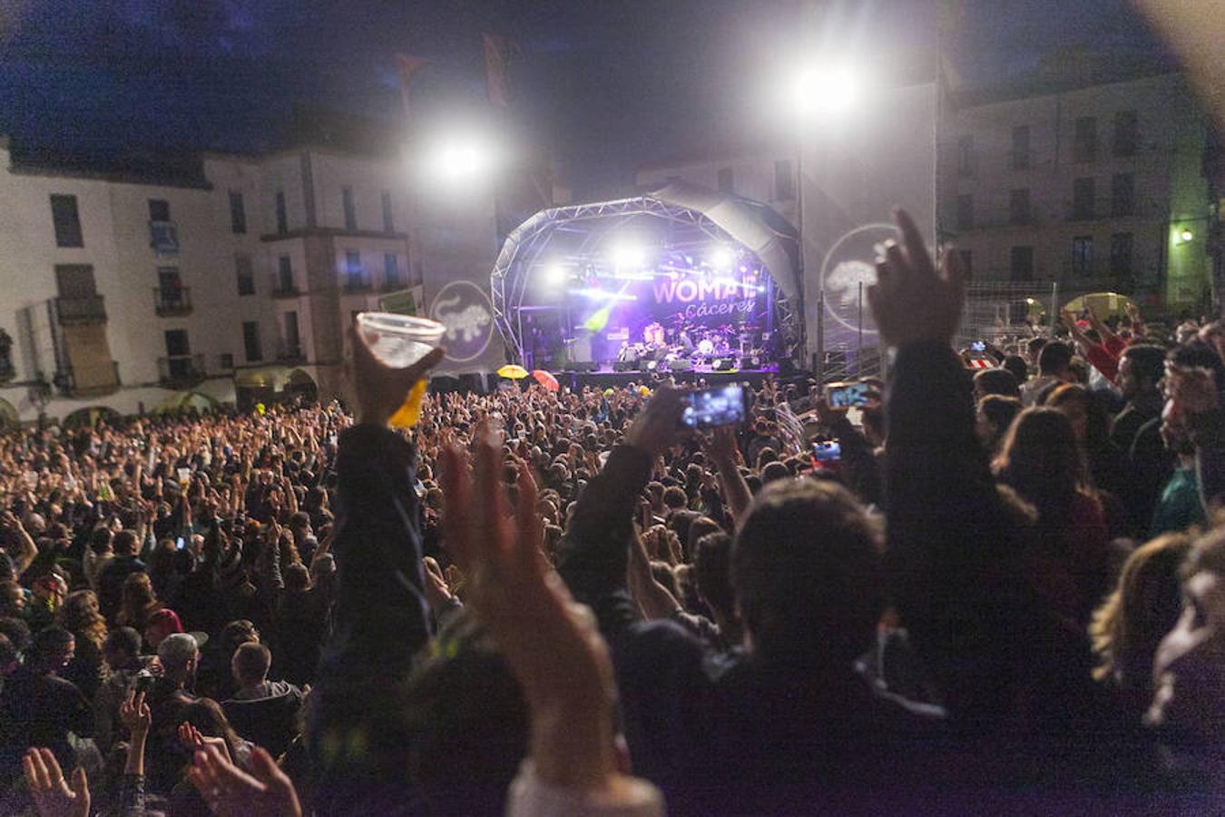 Miles de personas abarrotan el Womad durante la segunda jornada