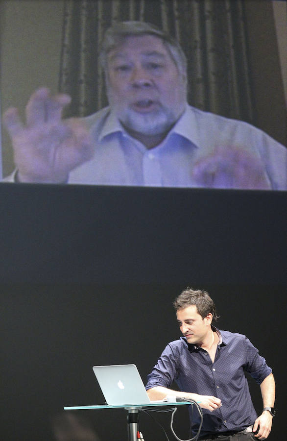 Wozniak no cree que la tecnología y las máquinas desplacen a los humanos