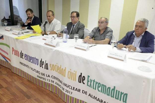 Los expertos coinciden en la necesidad de alternativas de desarrollo tras cerrar Almaraz