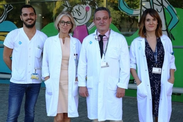 El equipo del extremeño Javier Bueno realiza un nuevo tratamiento para la malformación de Abernethy