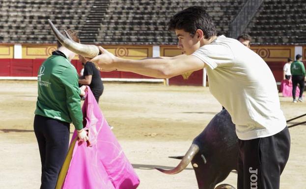 El futuro del toreo extremeño se labra en la Escuela Taurina de Badajoz