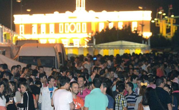 La Policía vigilará que solo se haga botellón delante de Lusiberia en feria