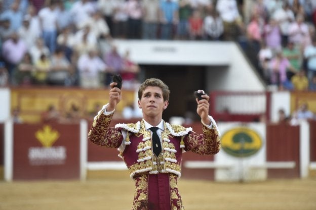 Ginés Marín inicia su reinado en Badajoz
