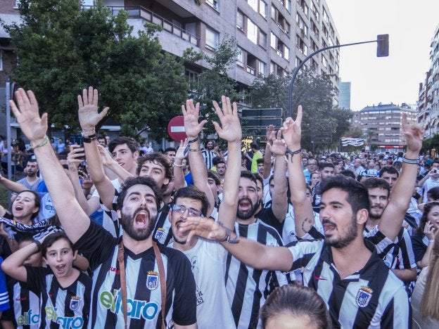 La afición pacense se hace sentir en Calahorra