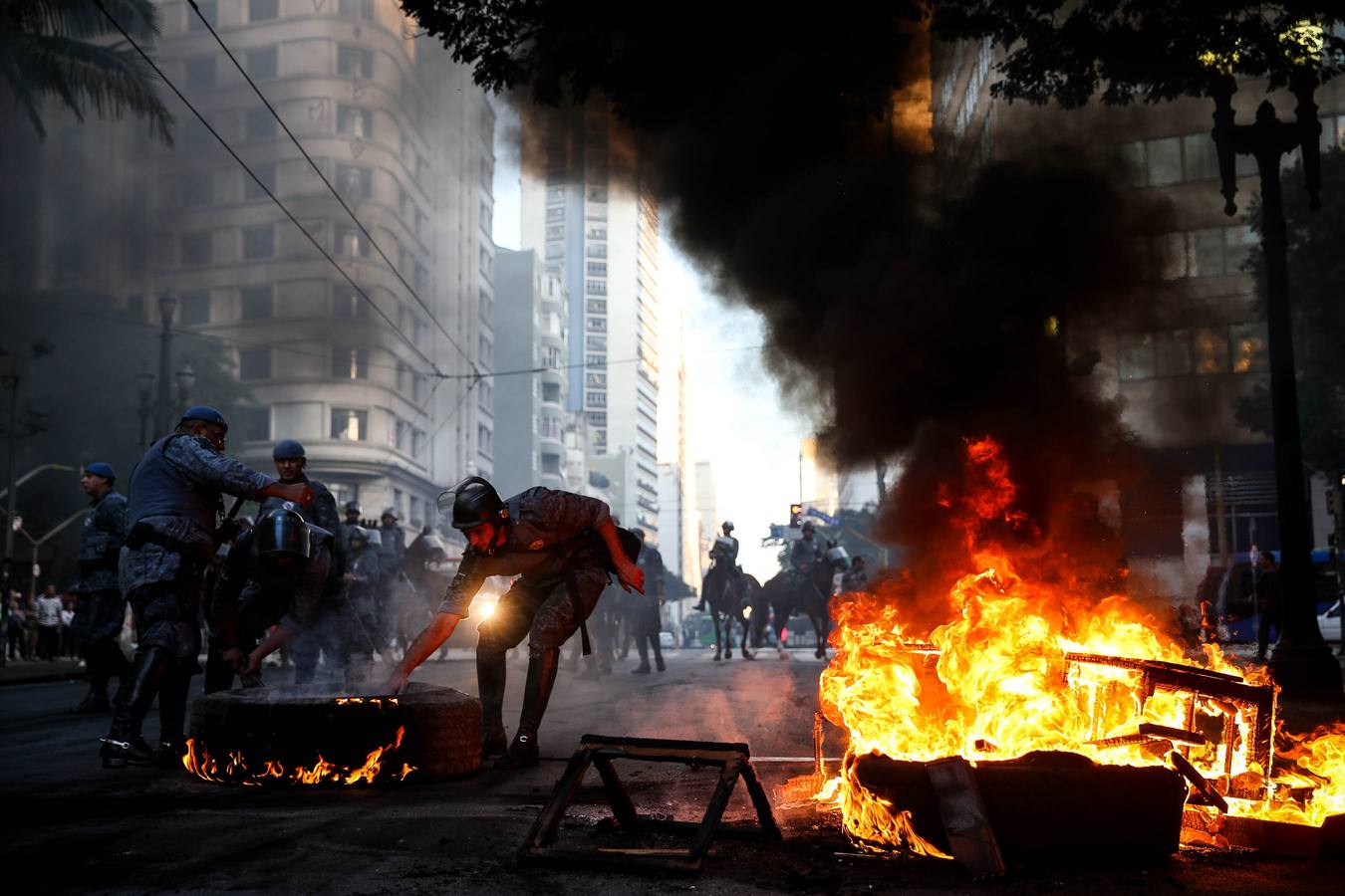 Bloqueados accesos a las principales ciudades brasileñas por huelga general