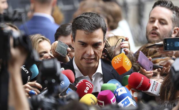 Pedro Sánchez evita pronunciarse sobre el puesto de su hermano en Diputación