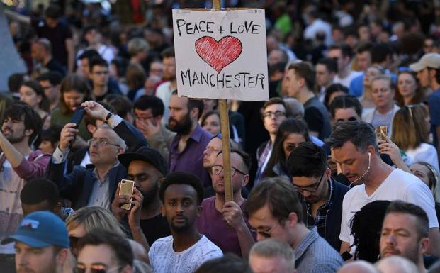 La Policía sospecha que el autor del atentado en Mánchester no actuó solo