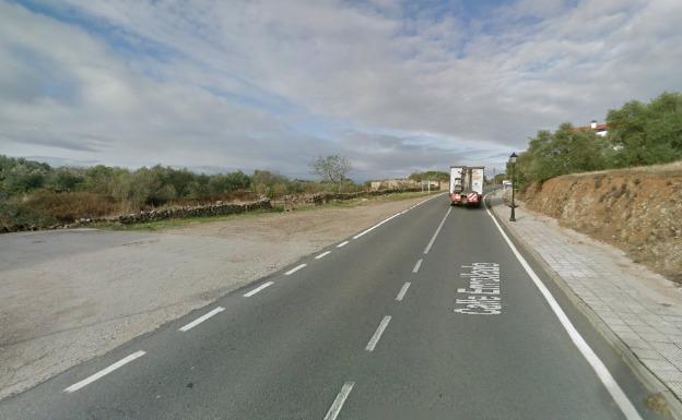 Una mujer resulta herida en una salida de vía en Oliva de Plasencia