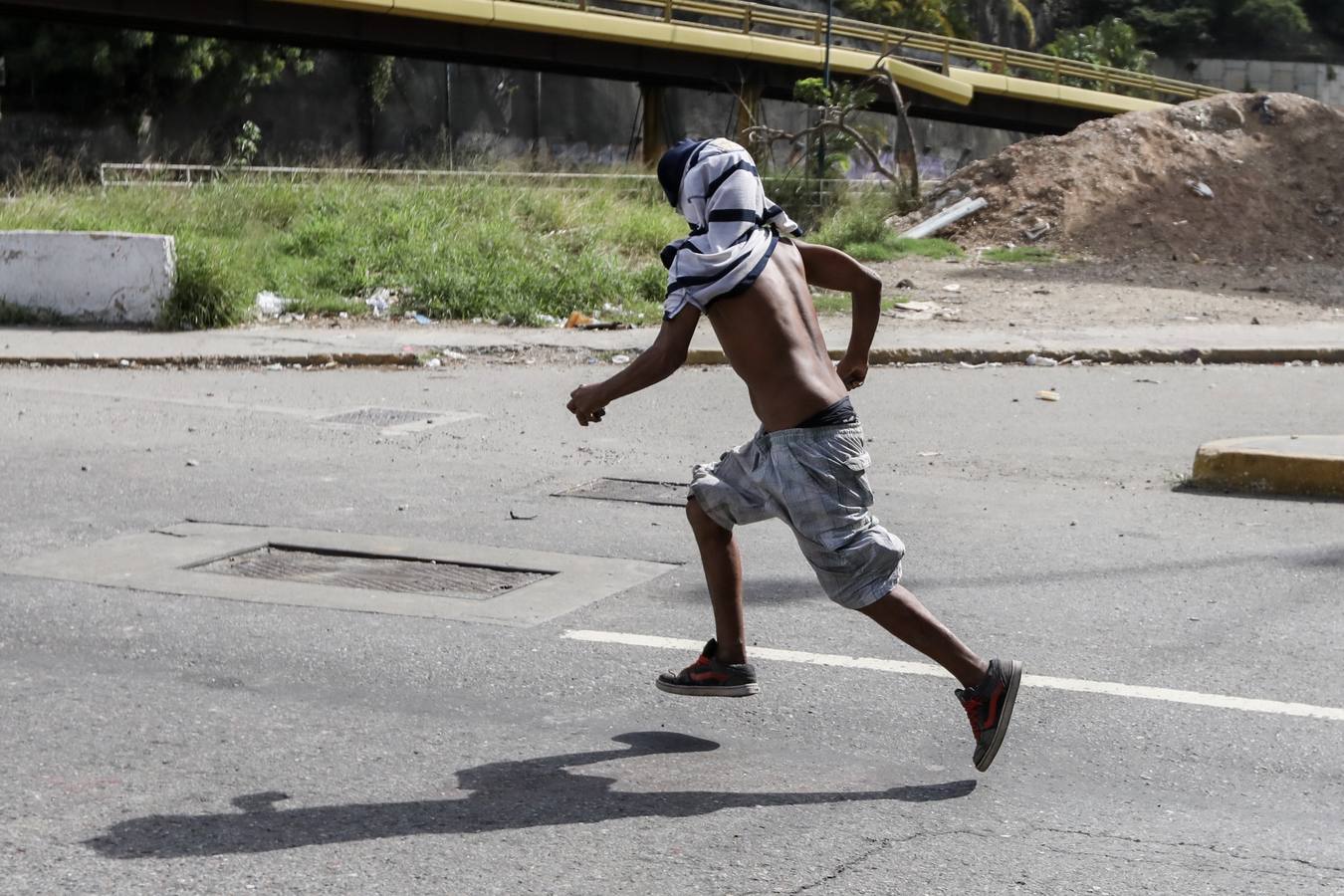 Opositores venezolanos se concentran en Caracas por 100 días de "resistencia"