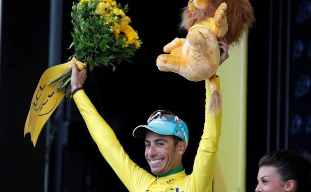 Aru le quita el amarillo a Froome