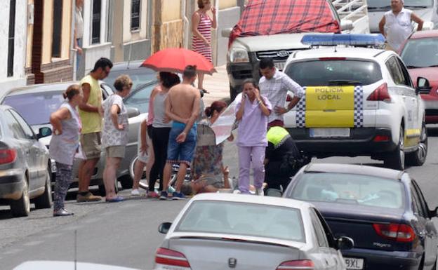 Una mujer resulta herida al chocar su bicicleta con un coche en Don Benito