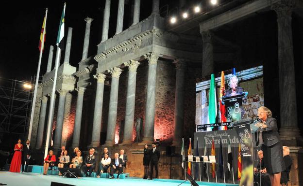 El Ejecutivo regional plantea conceder medallas de Extremadura a título póstumo