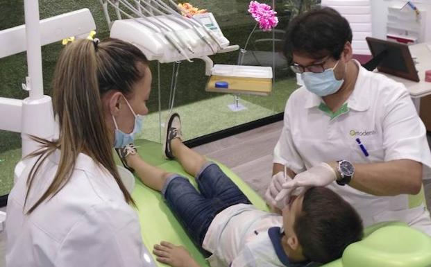 La atención dental gratuita se extenderá en 2018 a 45.000 menores de seis años