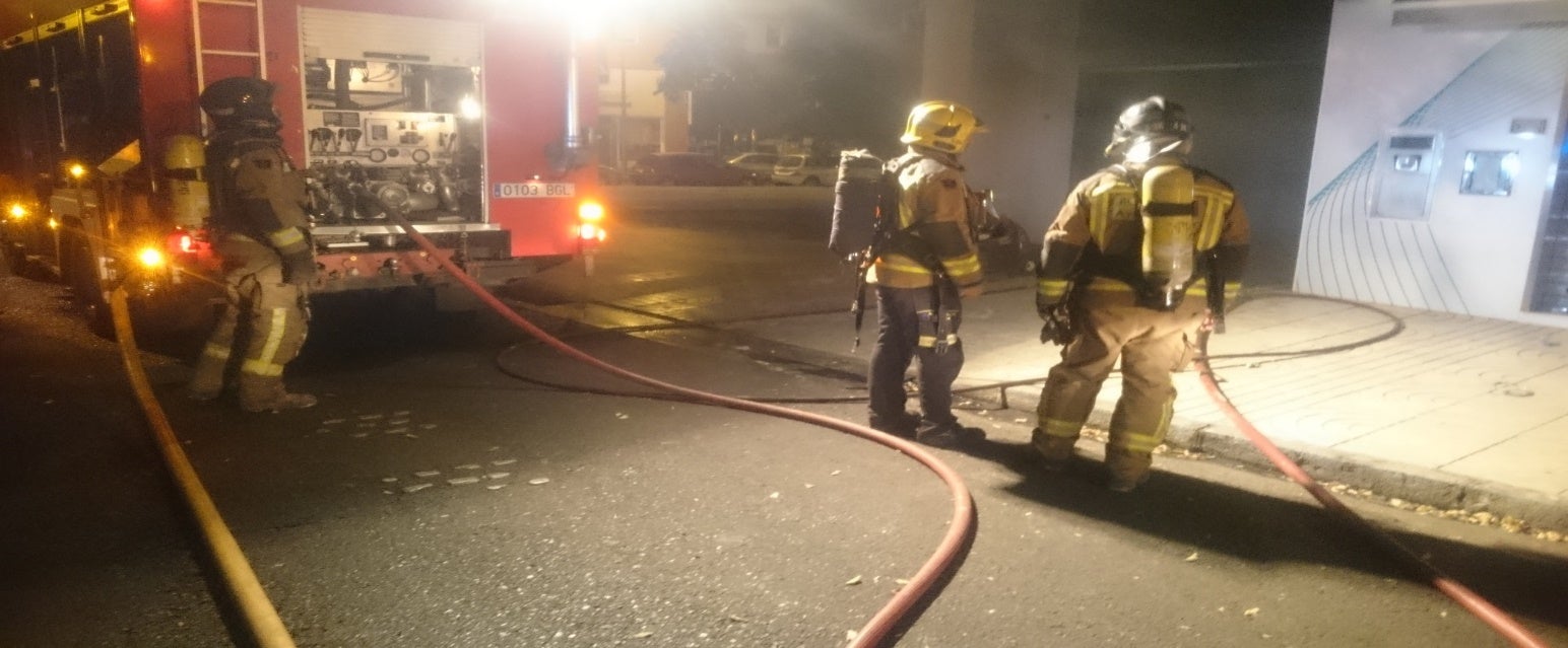 El incendio en un garaje de Valdepasillas causa daños en 24 vehículos