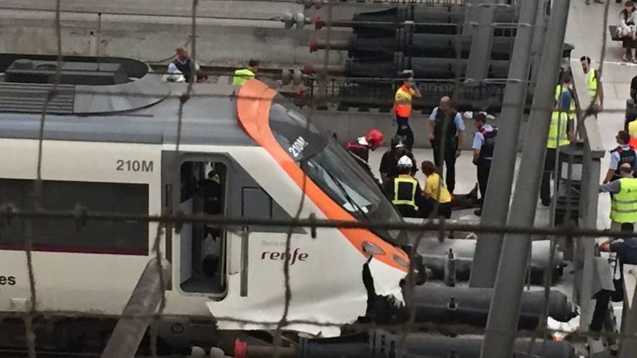 El accidente de un tren en Barcelona, en imágenes