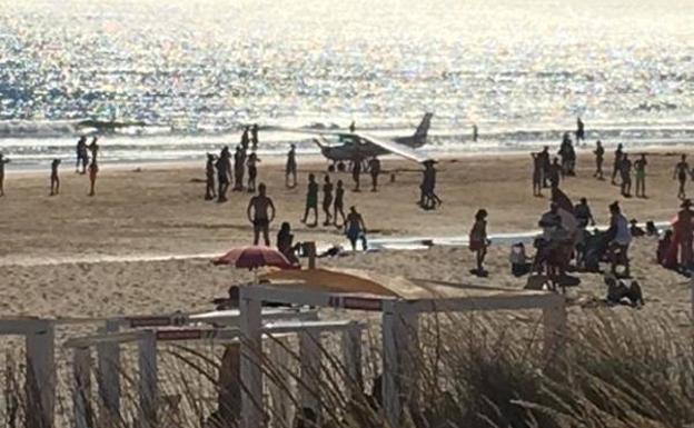 Abren una investigación por el accidente mortal de avioneta en Caparica