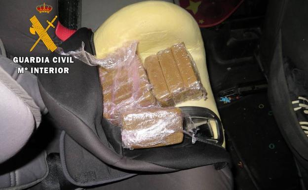 Intervienen un kilo de hachís a dos vecinos de Monesterio