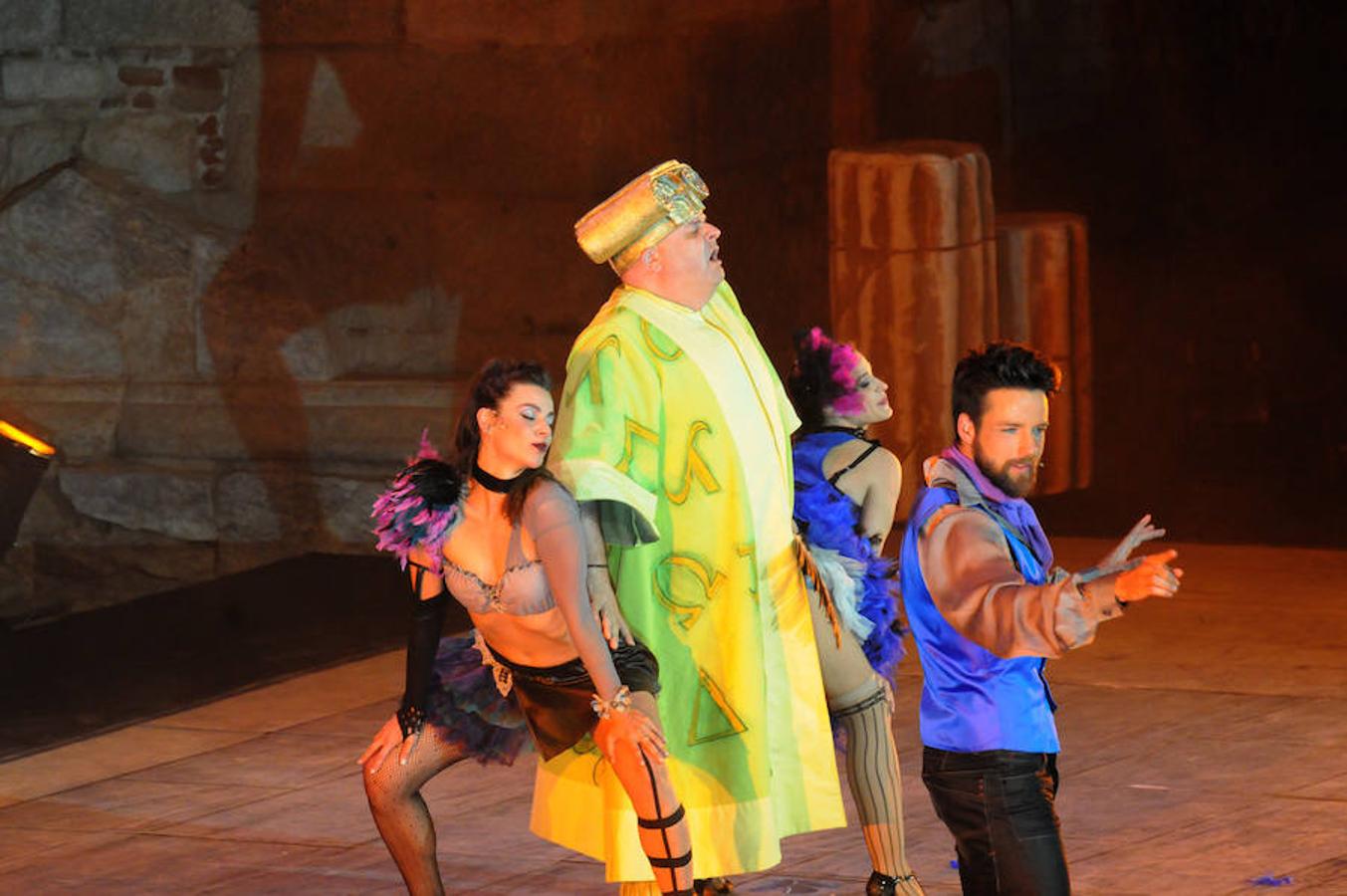 'La bella Helena' arranca carcajadas