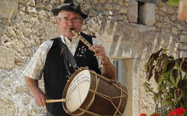 El Certamen de Tamborileros de Aceituna acerca el domingo esta tradición musical