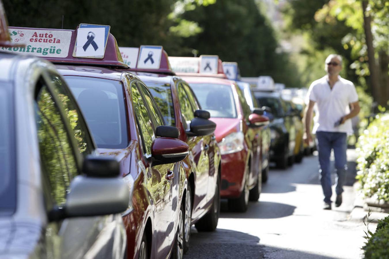 Las autoescuelas se manifiestan con 35 vehículos en Cáceres
