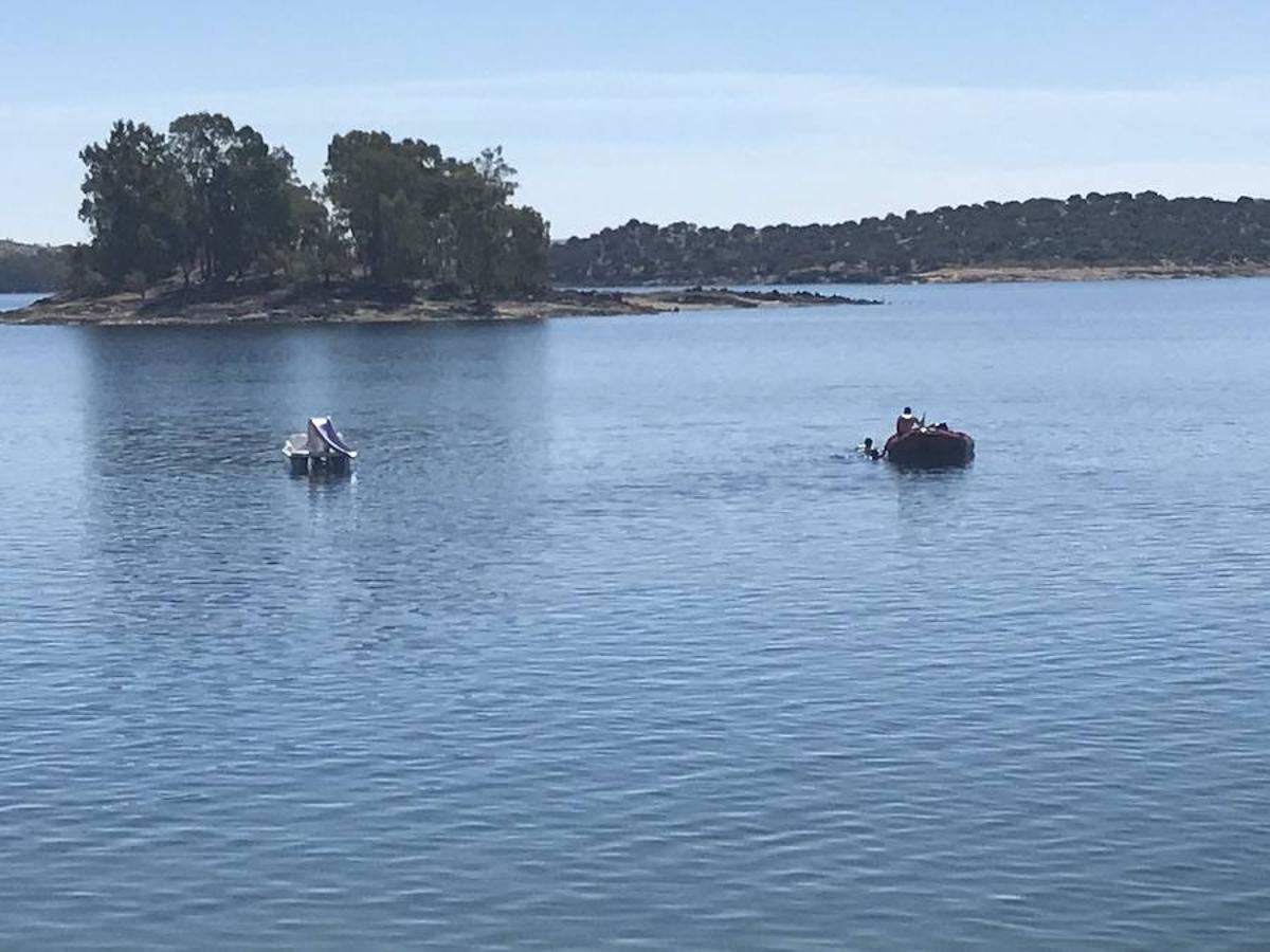 Simulacro de accidente acuático en la playa de Orellana