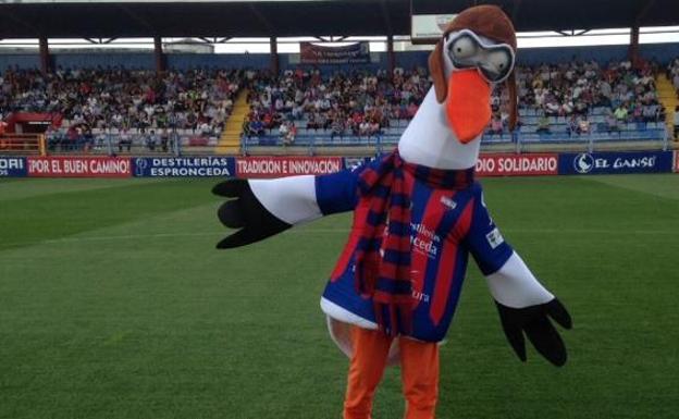 La mascota del Extremadura evitó una pelea entre jugadores