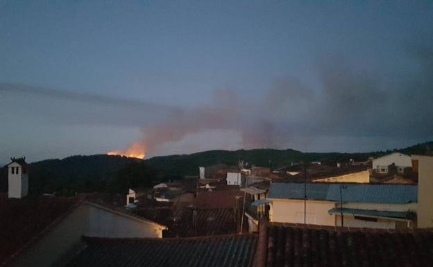 El Infoex da por estabilizado el fuego en Santibáñez el Alto