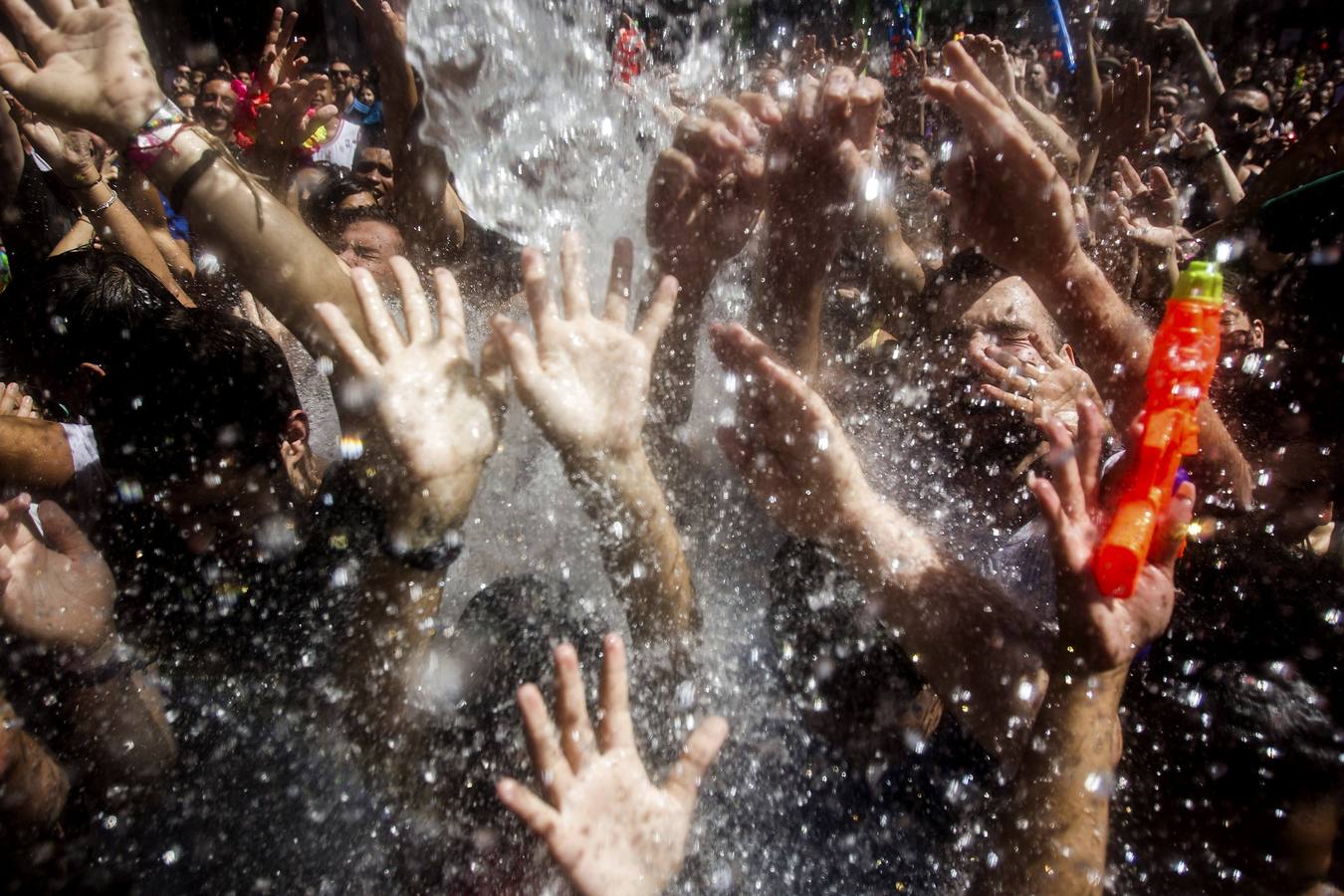 La refrescante Fiesta del Agua de Villagarcía