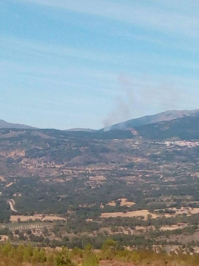 El Infoex sofoca un incendio forestal en San Martín de Trevejo