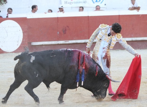 Tomás Campos arrasa con su toreo añejo