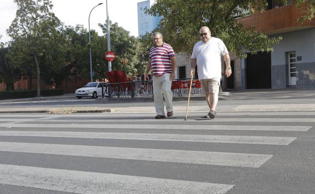 Los vecinos exigen semáforos en la Hispanidad para evitar atropellos