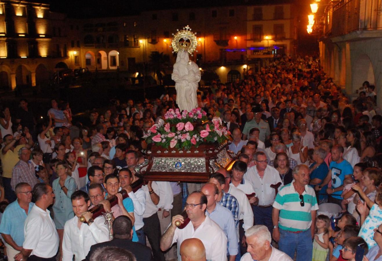 Bajada de la Patrona a San Martín con numeroso público