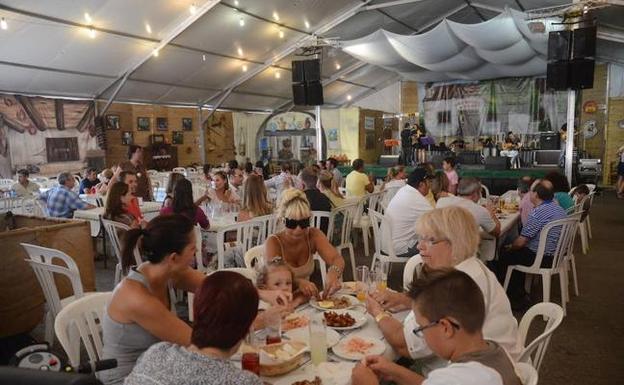 Actuaciones y degustaciones diarias completan la programación del Cortijo Extremeño