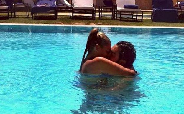 Belén Esteban vuelve de vacaciones ¿embarazada?