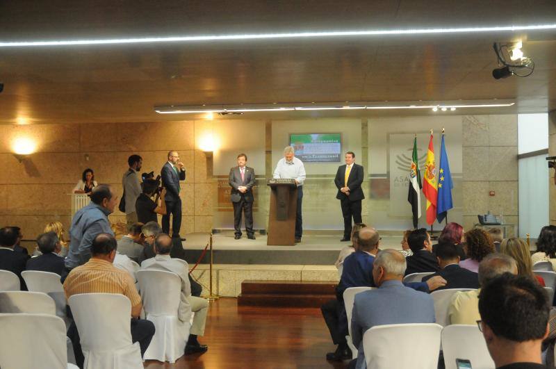 Más de 250 alcaldes firman el compromiso con el Pacto por el Ferrocarril