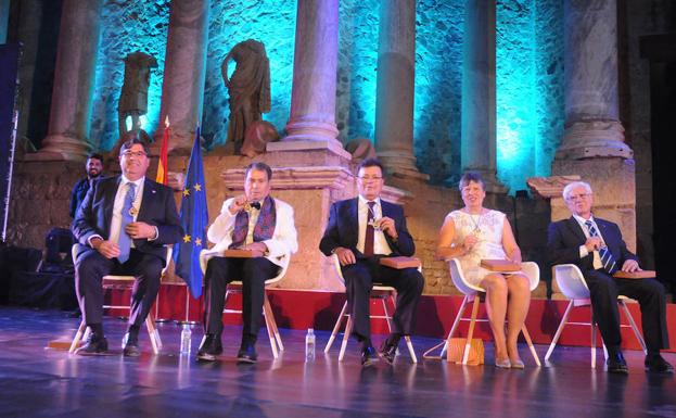 La reivindicación ferroviaria marca la entrega de las Medallas de Extremadura