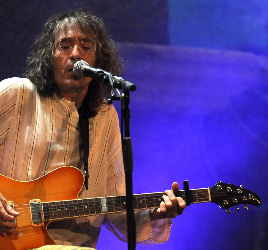 Robe Iniesta encandila al Teatro Romano